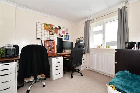 25 Beech Road, Horsham, RH12 4NR