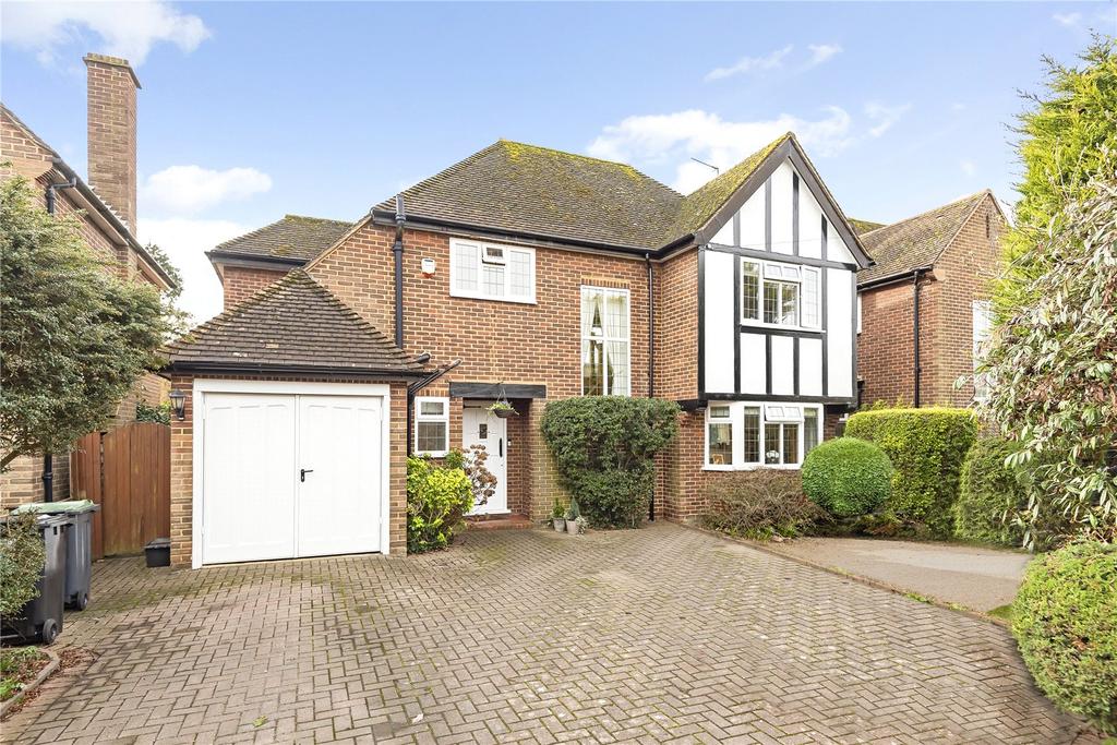 Hamilton Gardens, Burnham... 3 bed detached house - £825,000