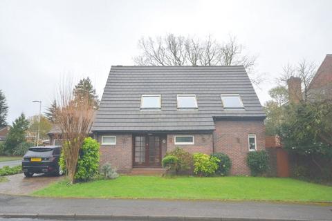 5 bedroom detached house to rent, Freeman Way, Hornchurch, Essex, RM11