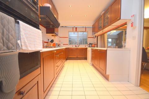 5 bedroom detached house to rent, Freeman Way, Hornchurch, Essex, RM11