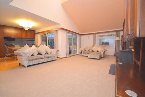 5 bedroom detached house to rent, Freeman Way, Hornchurch, Essex, RM11