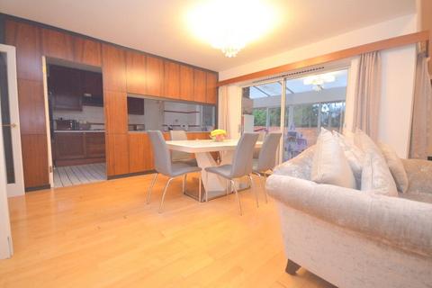 5 bedroom detached house to rent, Freeman Way, Hornchurch, Essex, RM11