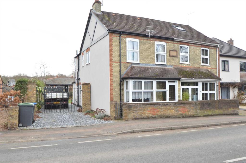 ADDLESTONE 3 bed house share £450 pcm (£104 pw)