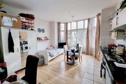 Studio to rent, Hornsey Lane, Highgate, N6