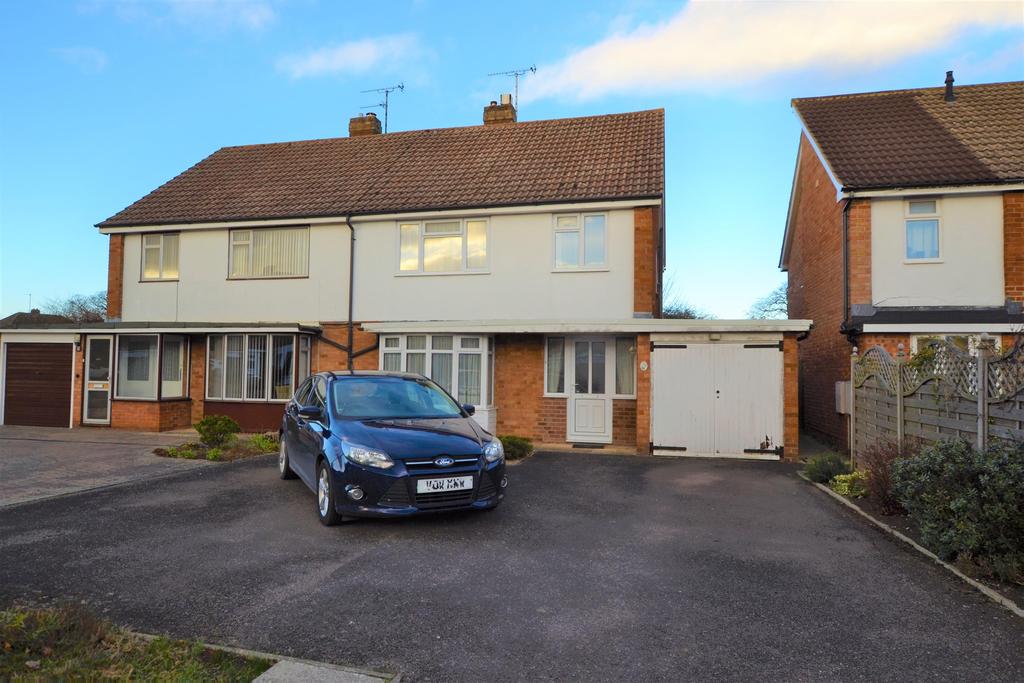 Caernarvon Road, Cheltenham, GL51 3JB 3 bed semidetached house £320,000