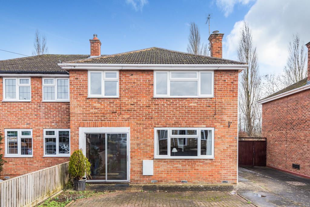 Kidlington, Oxfordshire, OX5 3 bed semidetached house £425,000