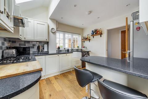 2 Bates Walk, Addlestone, KT15 2DQ