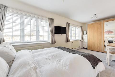 2 Bates Walk, Addlestone, KT15 2DQ