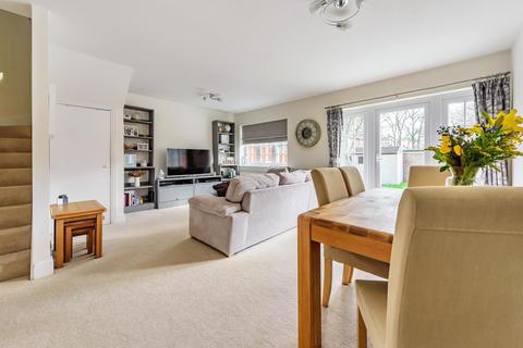 2 Bates Walk, Addlestone, KT15 2DQ