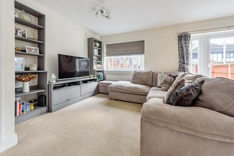 2 Bates Walk, Addlestone, KT15 2DQ