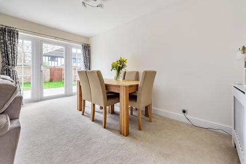 2 Bates Walk, Addlestone, KT15 2DQ