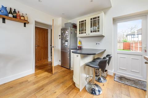 2 Bates Walk, Addlestone, KT15 2DQ