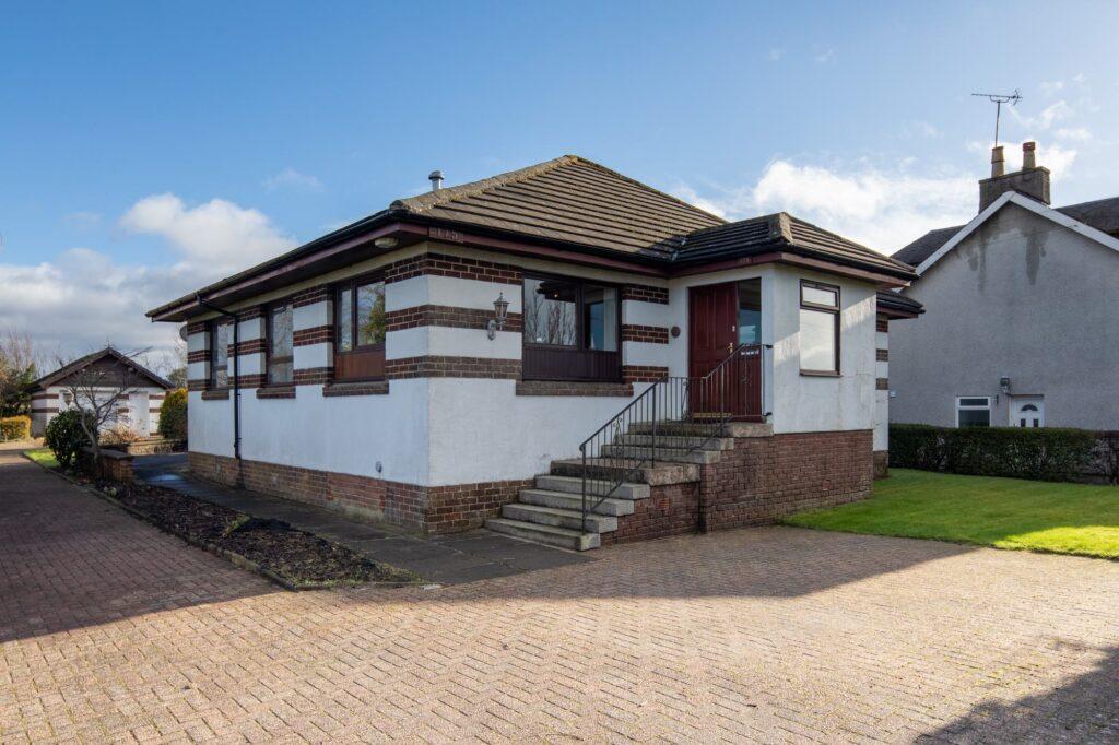 Eaglesham Road, Waterfoot 2 bed detached bungalow £340,000