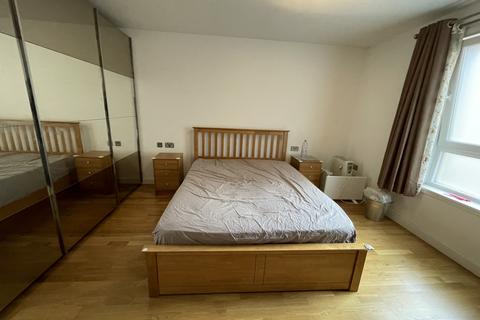 1 bedroom in a flat share to rent - Poseidon Court, Homer Drive, London, E14