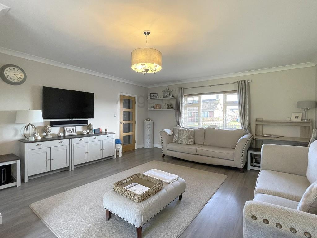 Harris Avenue, Lowestoft 4 bed semidetached house £325,000
