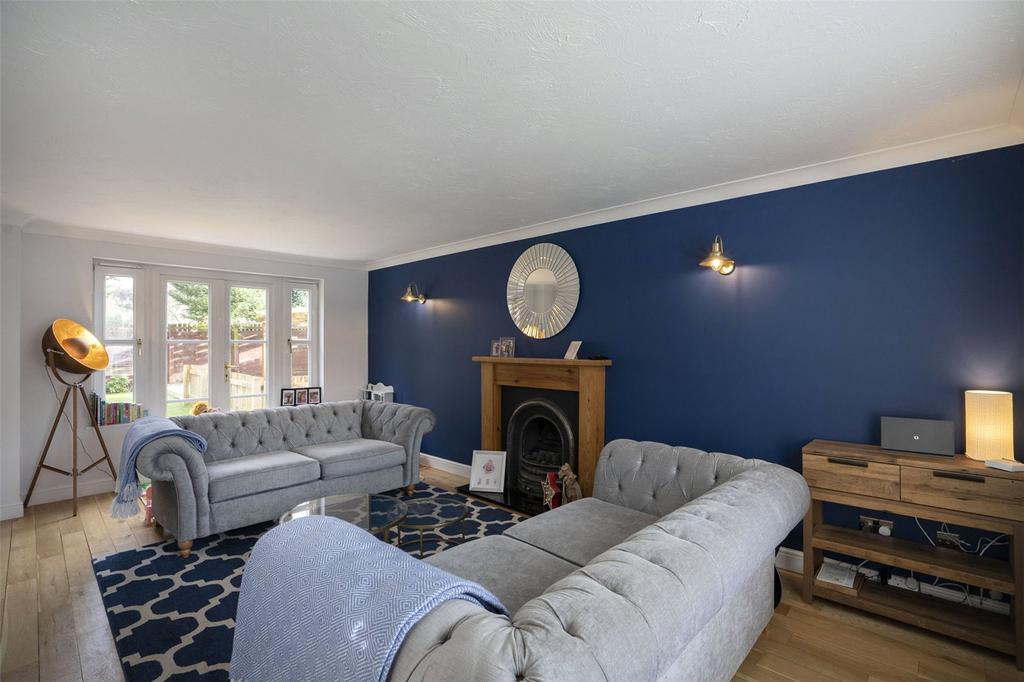 61 Bobbin Wynd, Cambusbarron, Stirling, FK7 4 bed detached house £365,000