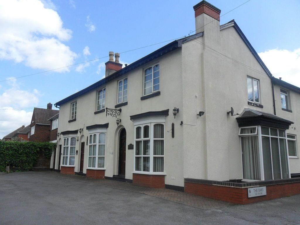 Oakhurst Grange, Wylde Green 1 bed ground floor flat £675 pcm (£156 pw)