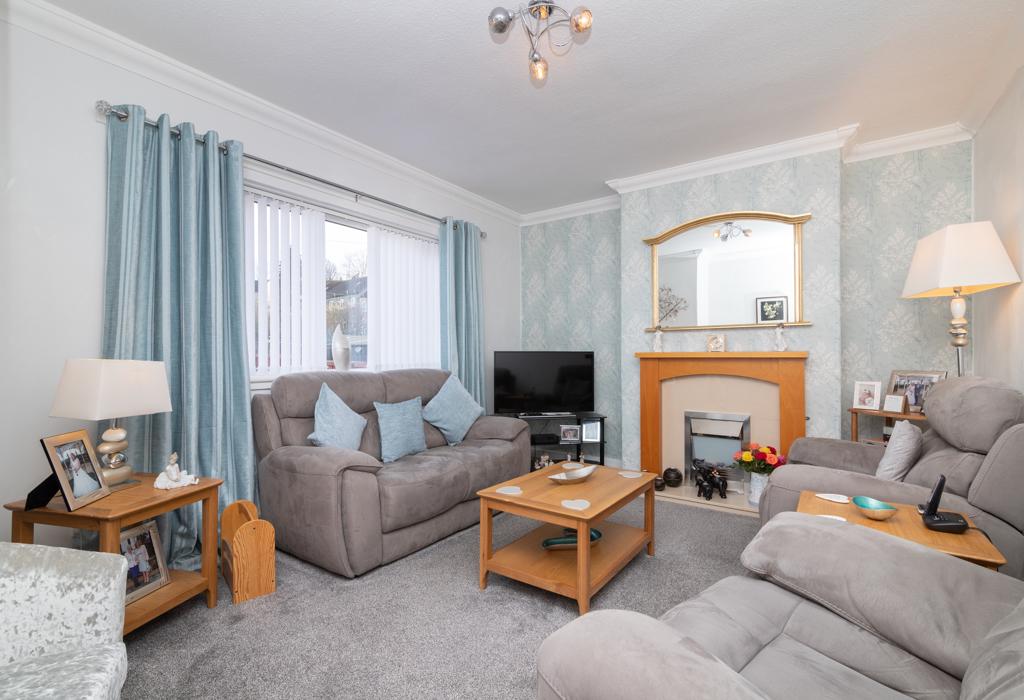 Ladykirk Crescent, Paisley, Renfrewshire 3 bed end of terrace house £140,000