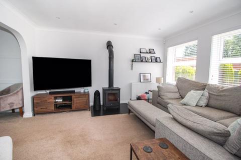 3 bedroom detached house for sale, Cranbourne Park, Hedge End, SO30 0PA