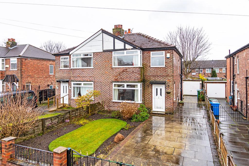 Ollerton Avenue, Sale, Cheshire, M33 3 bed semidetached house £300,000