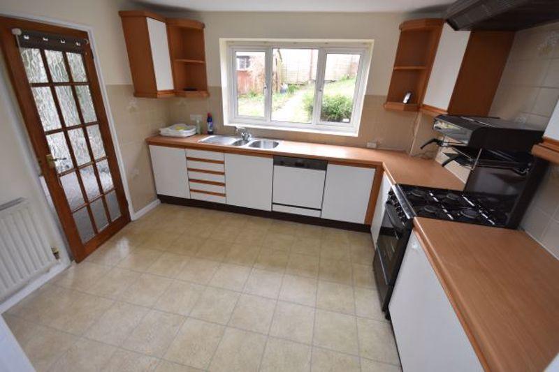 Higher Barley Mount, Exeter 3 bed terraced house £925 pcm (£213 pw)