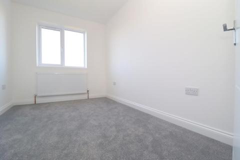 133a Bushmead Road, Luton, LU2 7YT