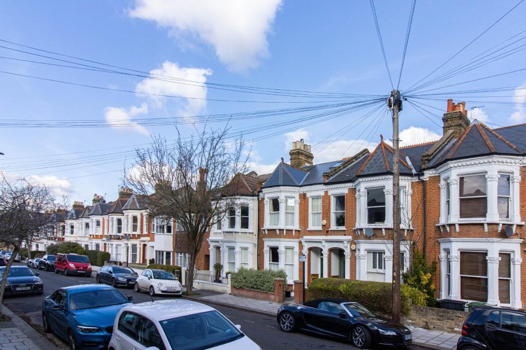 Shandon Road, Clapham, SW4 9HS 2 bed £825,000