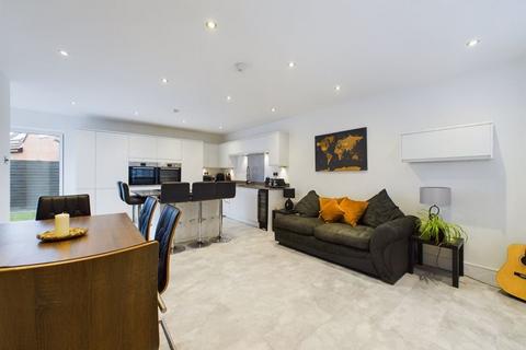 2a Brierley Drive, Middleton, Manchester, M24 1DQ