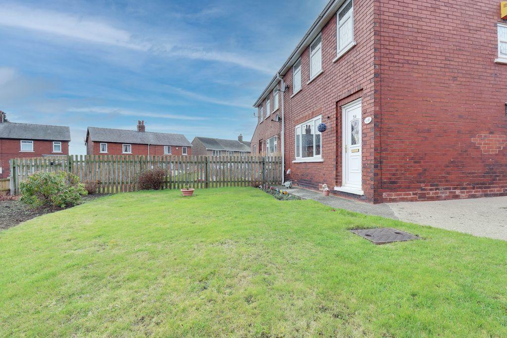 Oak Street, New Crofton, Wakefield WF4 1JN 3 bed semidetached house £150,000