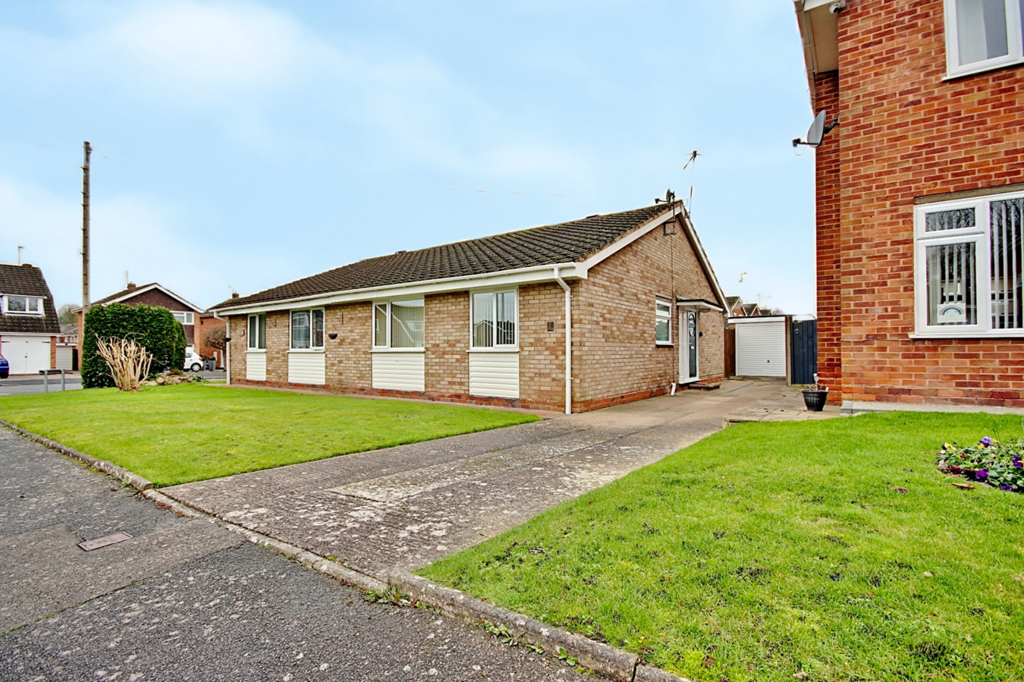 Calgary Drive, Lower Wick, Worcester, WR2 2 bed semidetached bungalow for sale £255,000