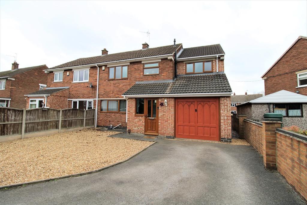 Knowle Lane, Kimberley, Nottingham, NG16 4 bed semidetached house £