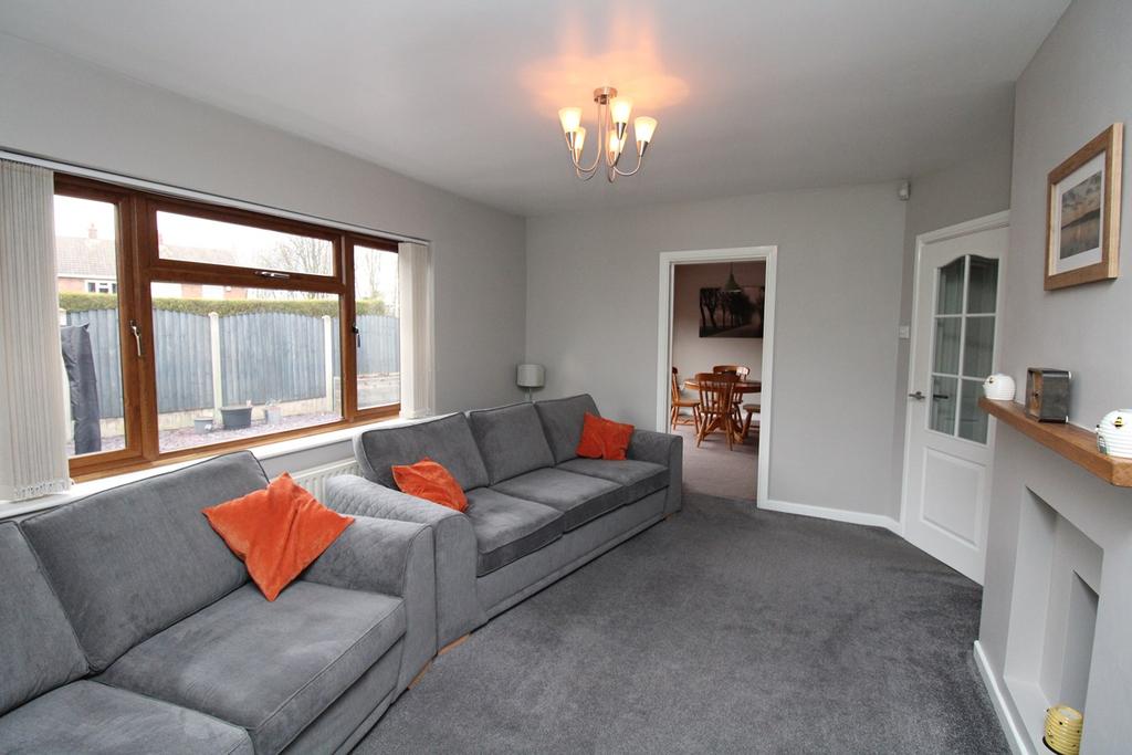 Knowle Lane, Kimberley, Nottingham, NG16 4 bed semidetached house £