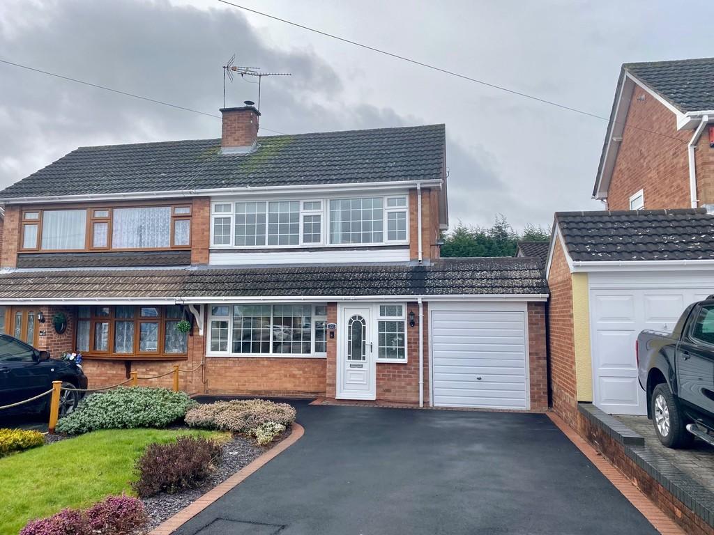 Radnor Drive, Stockingford, Nuneaton 3 bed semidetached house £235,000