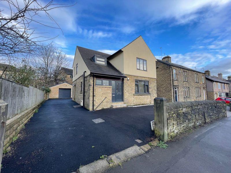 Gledholt Road, Huddersfield 3 bed detached house £1,500 pcm (£346 pw)