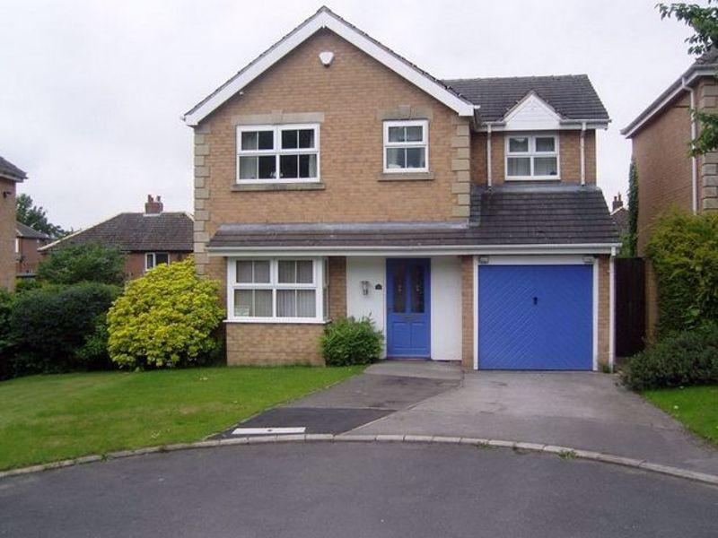 Harwood Close, Huddersfield 4 bed detached house £1,200 pcm (£277 pw)