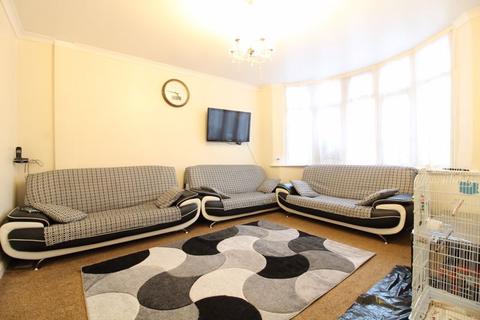 3 bedroom end of terrace house for sale, Austin Road, Luton