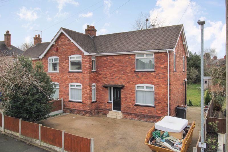 Whitfield Avenue, Newcastle, ST5 2JH 3 bed semidetached house £260,000