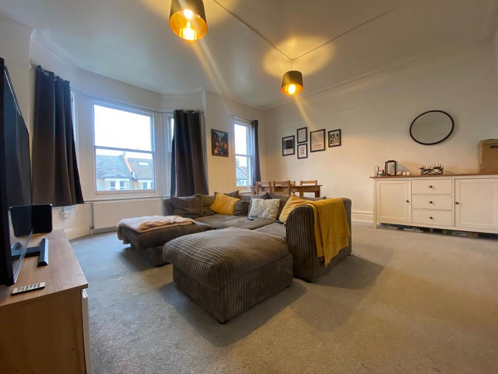 Mackenzie Road, Beckenham, BR3 3 bed £1,450 pcm (£335 pw)