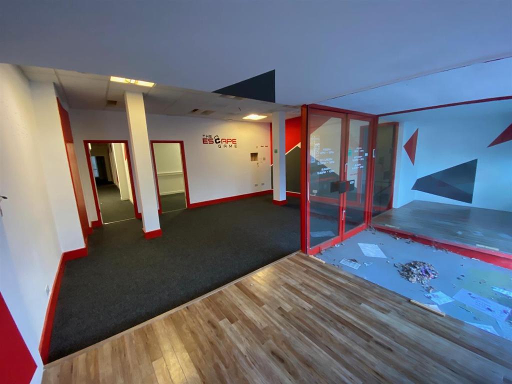 Stepney Street, Llanelli Retail property (high street) to rent £1,042