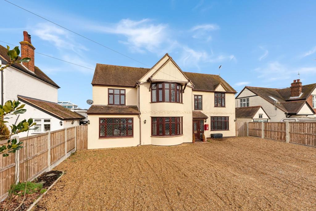 Maldon Road, BurnhamOnCrouch 5 bed detached house £675,000