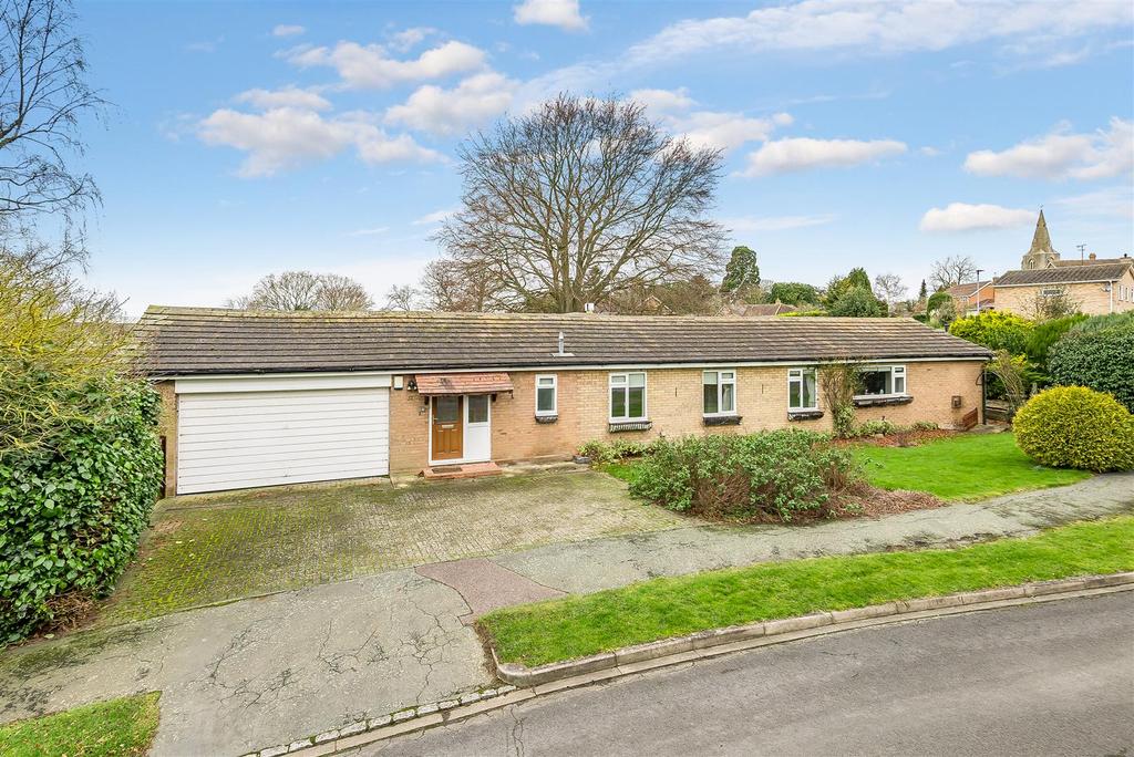 The Bury, Pavenham 4 bed detached bungalow £550,000