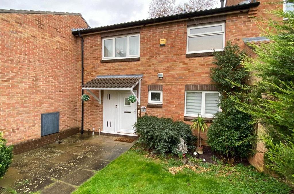 Hoxton Close, Thorplands Brook, Northampton, NN3 3 bed terraced house