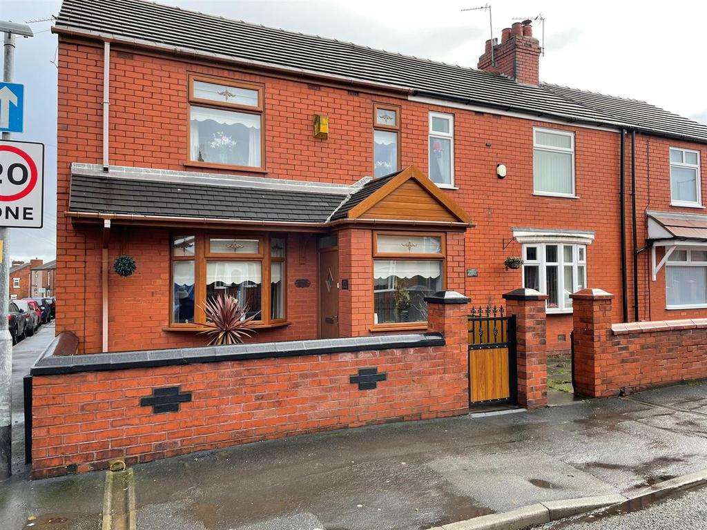 Rivington Road, St Helens, WA10 4 3 bed end of terrace house £160,000