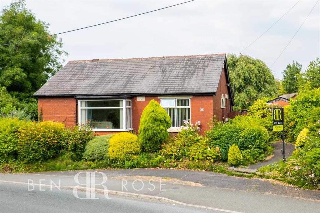 Bow Lane, Leyland 2 bed detached bungalow £260,000