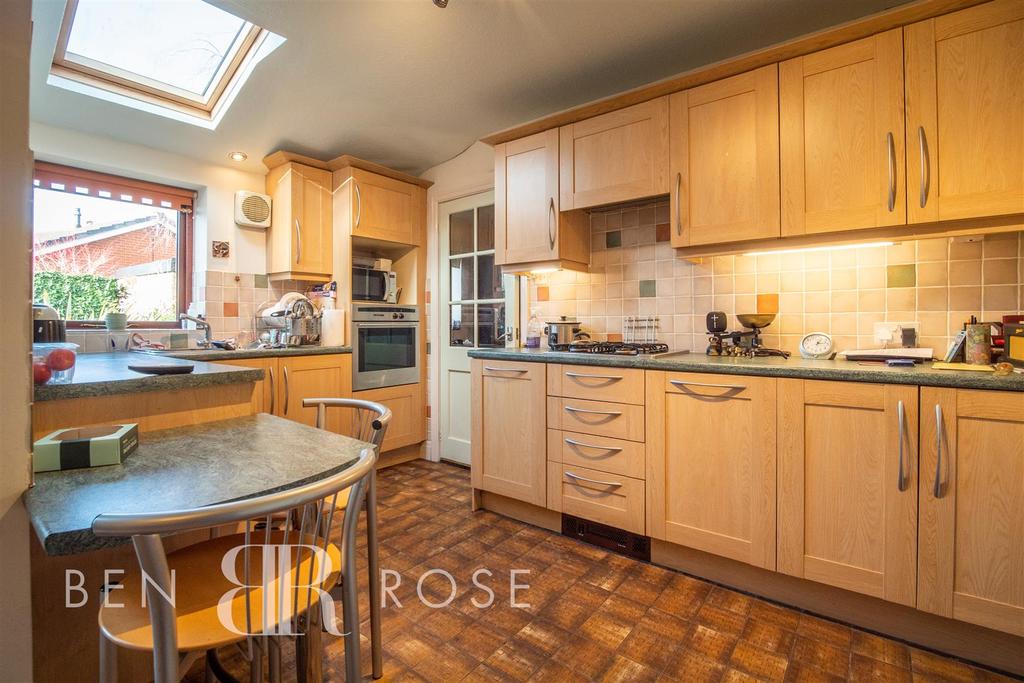Bow Lane, Leyland 2 bed detached bungalow £260,000