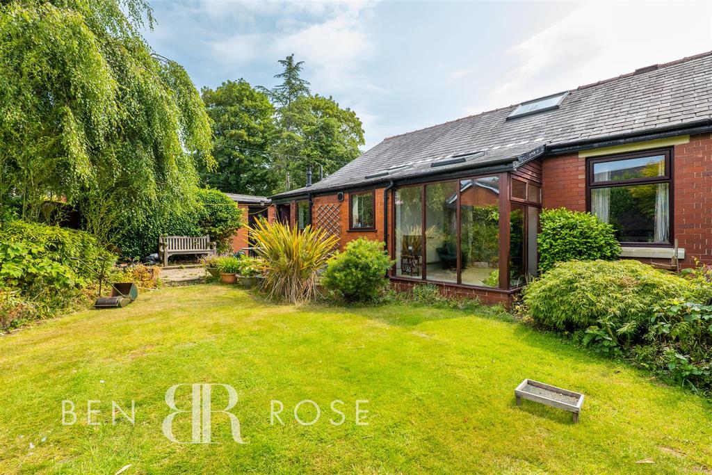 Bow Lane, Leyland 2 bed detached bungalow £260,000