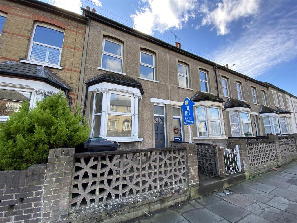 Dover Road, Gravesend, Kent 2 bed terraced house £1,100 pcm (£254 pw)