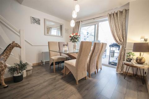20 Ashurst Drive, Chelmsford, CM1 6TN
