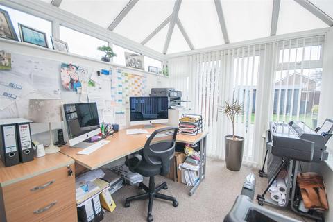 20 Ashurst Drive, Chelmsford, CM1 6TN