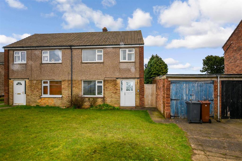 Neville Crescent, Winterton, Scunthorpe 3 bed semidetached house for